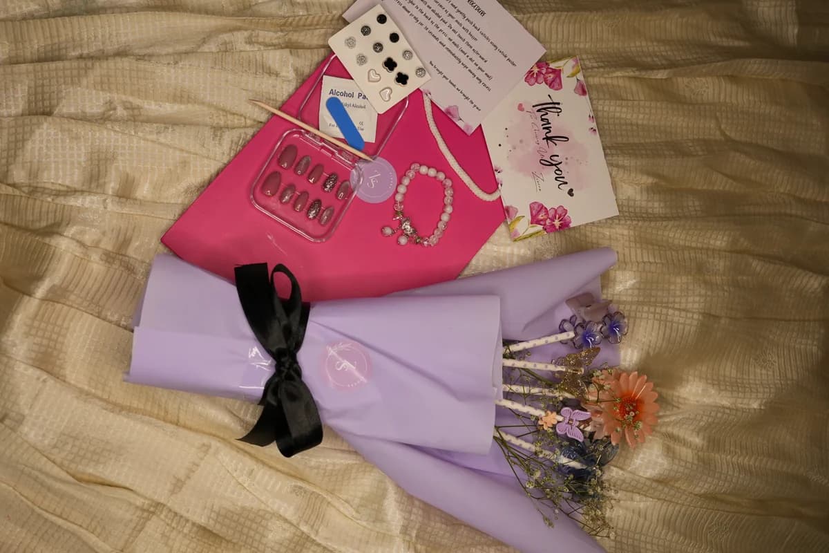 Gift Hamper + Press On Nails: Brown