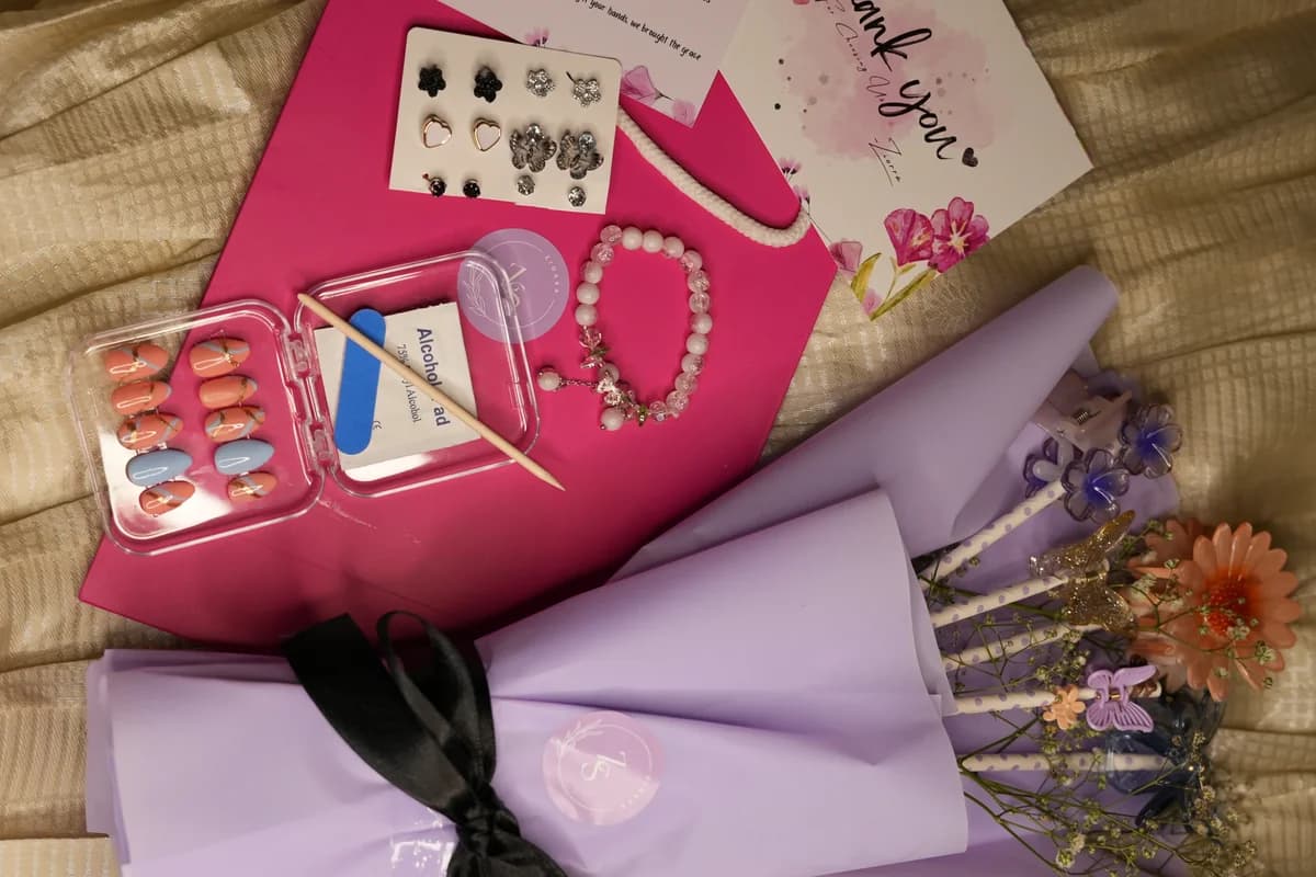 Gift Hamper + Press On Nails: Orange