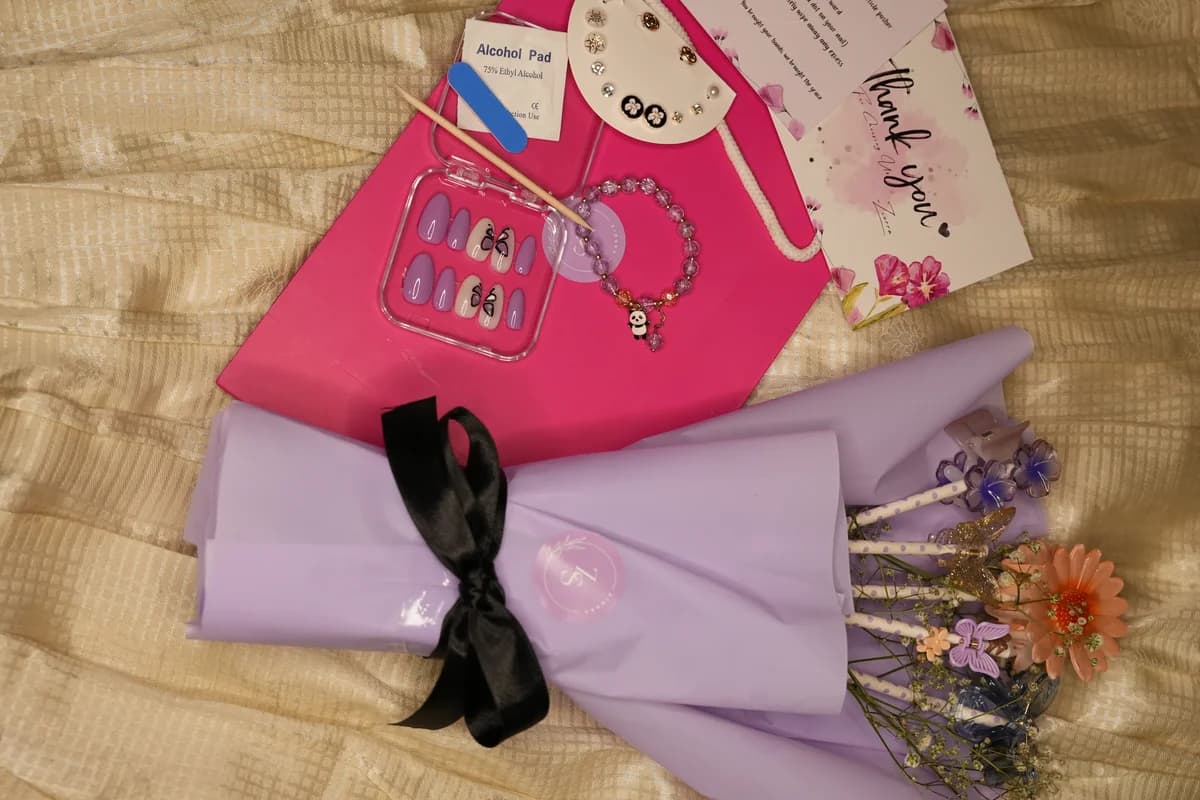 Gift Hamper + Press On Nails: Purple1