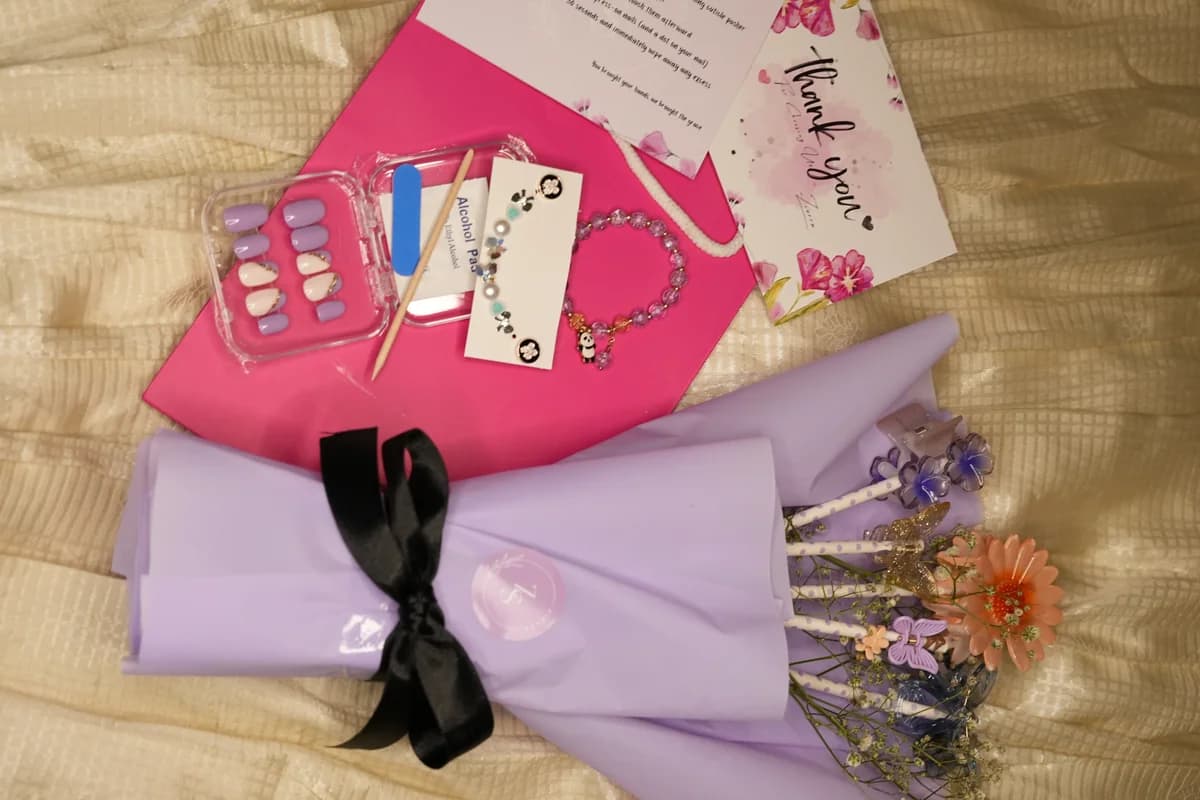 Gift Hamper + Press On Nails: Purple2